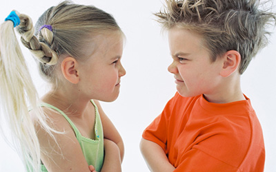 Ознаки, за якими булінг відрізняється від сварки або конфлікту між дітьми