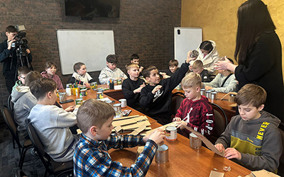 Волонтерська ініціатива з виготовлення окопних свічок